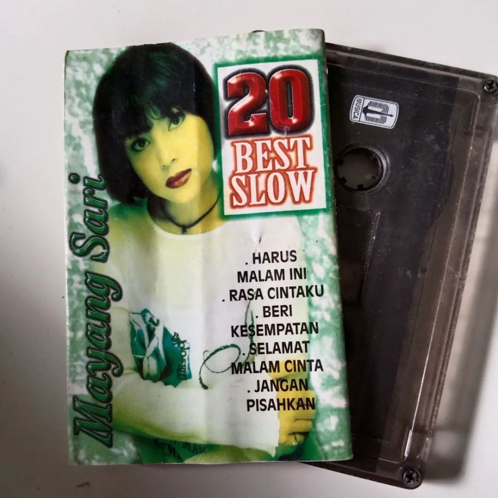 potret sahabat nike ardilla di cover kaset © berbagai sumber potret sahabat nike ardilla di cover kaset © berbagai sumber