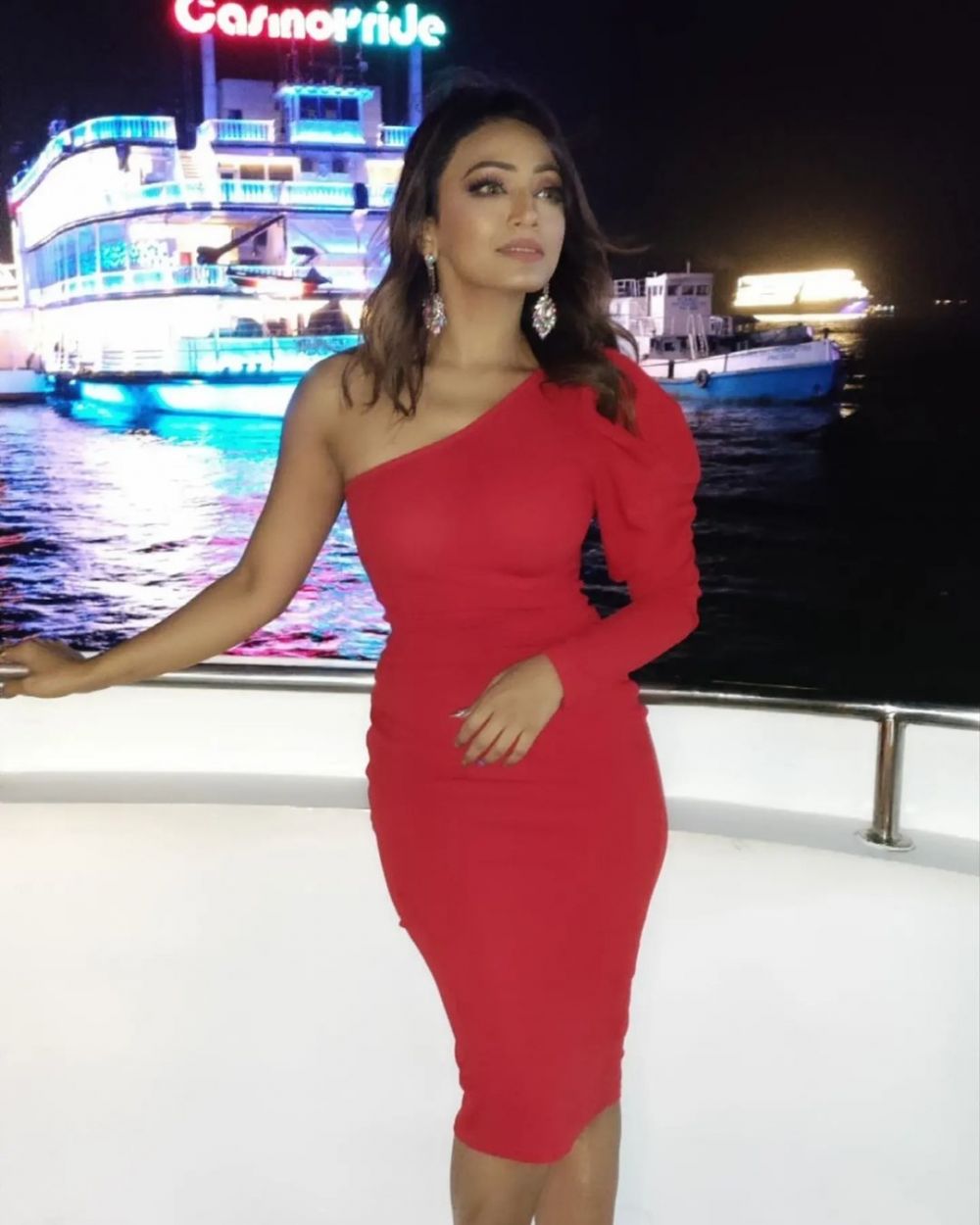 potret stylish pemeran madhu di keseharian © berbagai sumber potret stylish pemeran madhu di keseharian © berbagai sumber