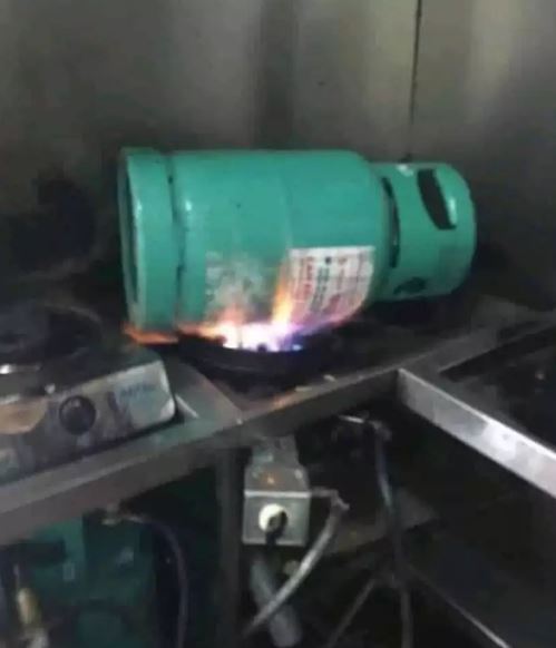 momen pas benda yang tertukar Berbagai sumber