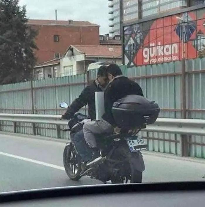 benda menyatu objek lain © berbagai sumber