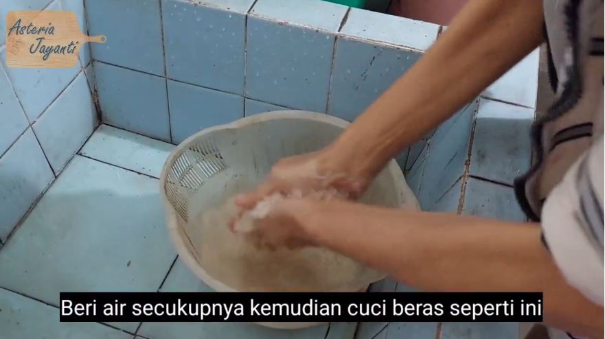Trik mencuci beras agar bersih maksimal, nutrisinya tidak hilang dan tak cepat basi setelah jadi nasi