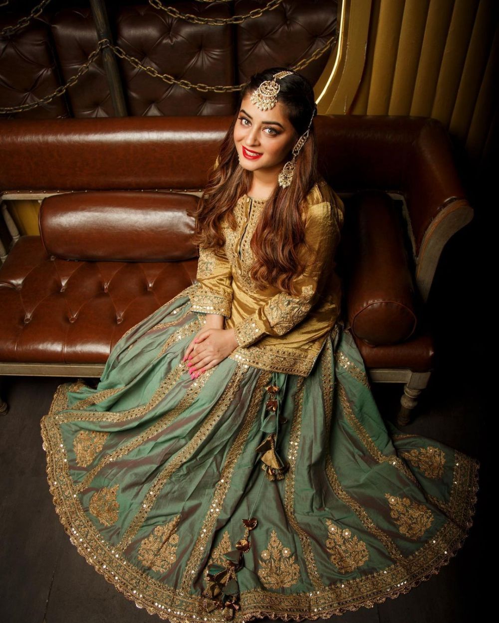 Mahhi Vij rela tampil dekil jadi Nakusha, intip 11 gaya glamornya saat pakai busana tradisional India