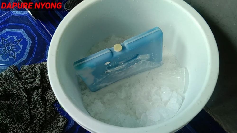 Cara menyimpan santan kelapa sisa es, tetap segar meski tanpa kulkas