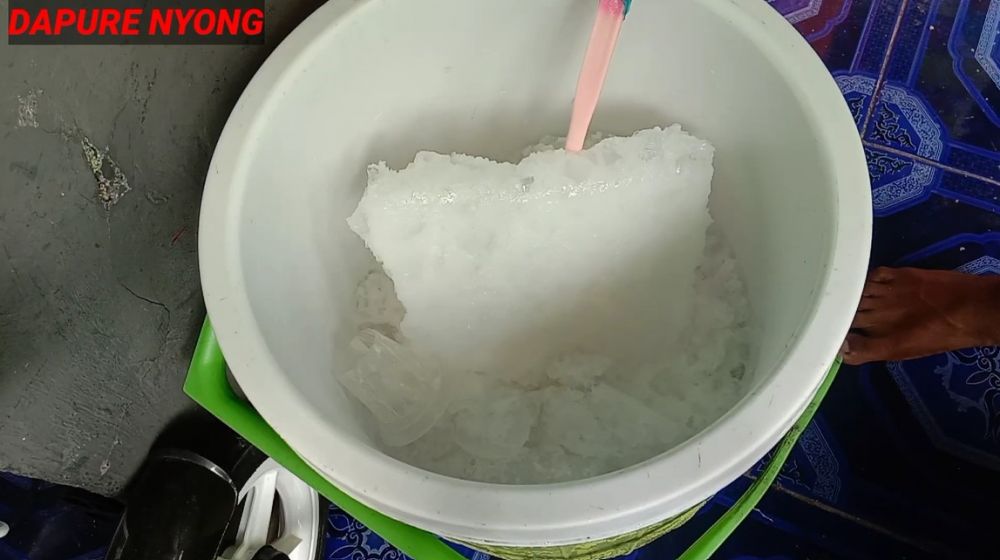 Cara menyimpan santan kelapa sisa es, tetap segar meski tanpa kulkas