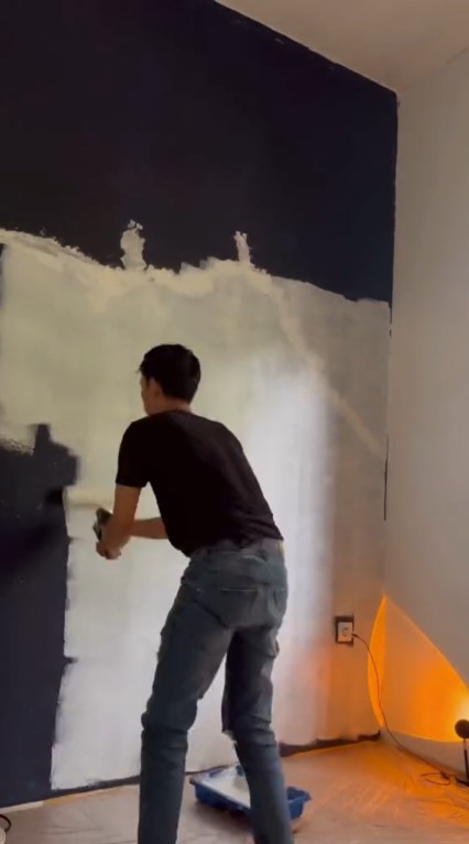 Pria makeover kamar sendiri ukuran 3x3 © TikTok