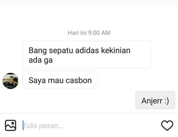 Chat kocak penjual dan pembeli di toko online Berbagai sumber