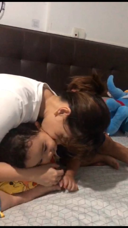 Silvia Preman Pensiun momong anak berbagai sumber Silvia Preman Pensiun momong anak berbagai sumber