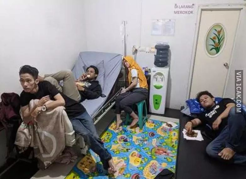 potret kocak orang lagi sakit Berbagai sumber potret kocak orang lagi sakit Berbagai sumber