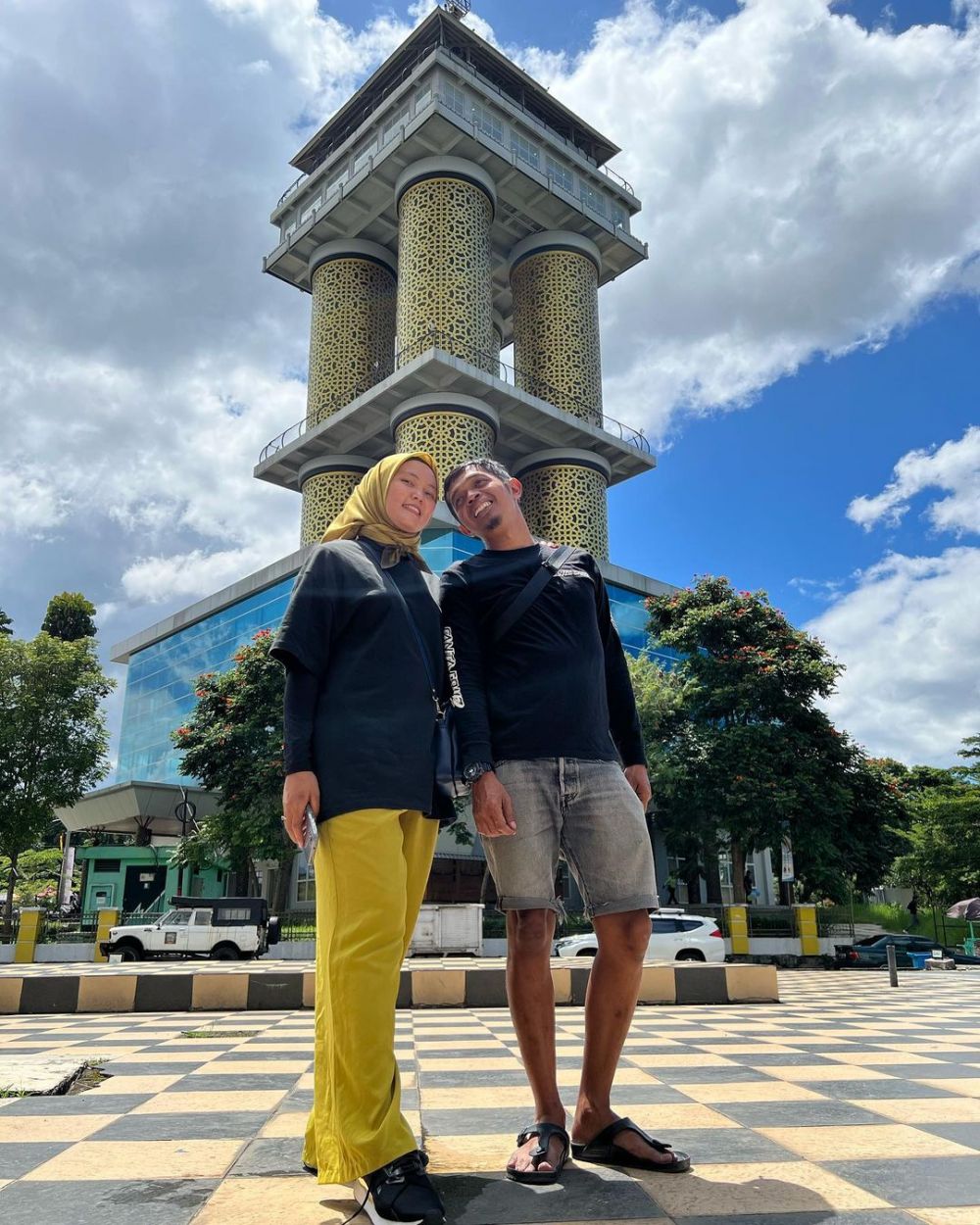 supir kang bahar di preman pensiun hobi touring © berbagai sumber