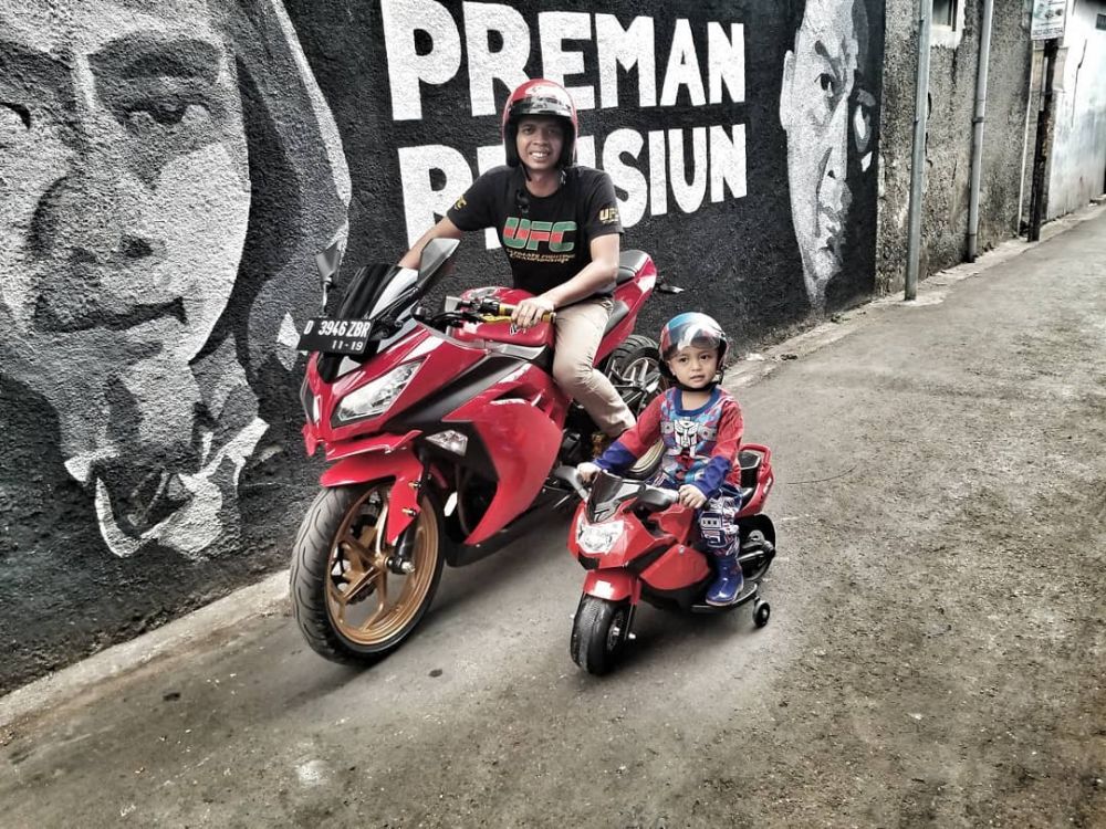 Supir Kang Bahar di Preman Pensiun hobi touring motor, intip 11 potretnya saat riding