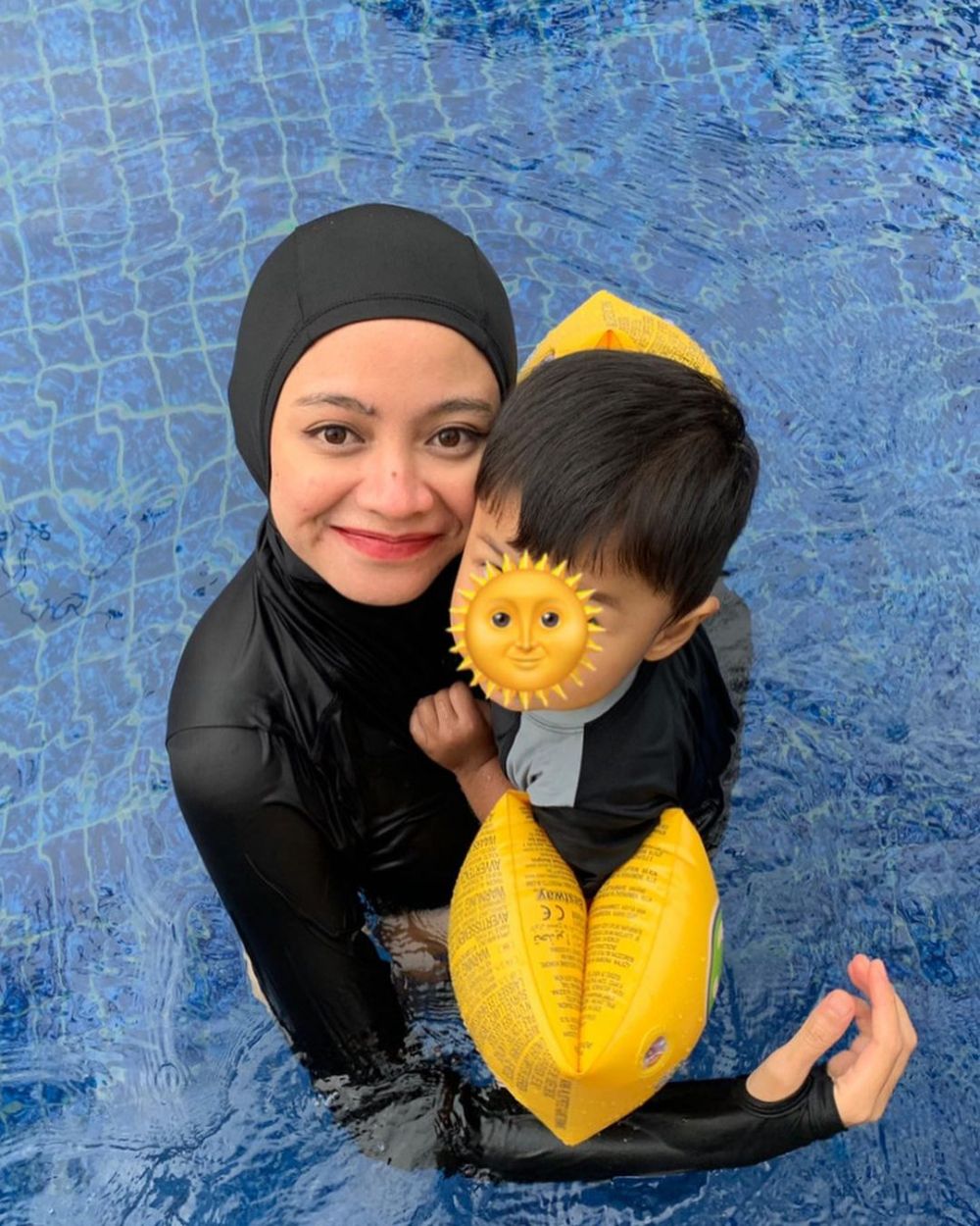 Vony Preman Pensiun jadi MUA berbagai sumber