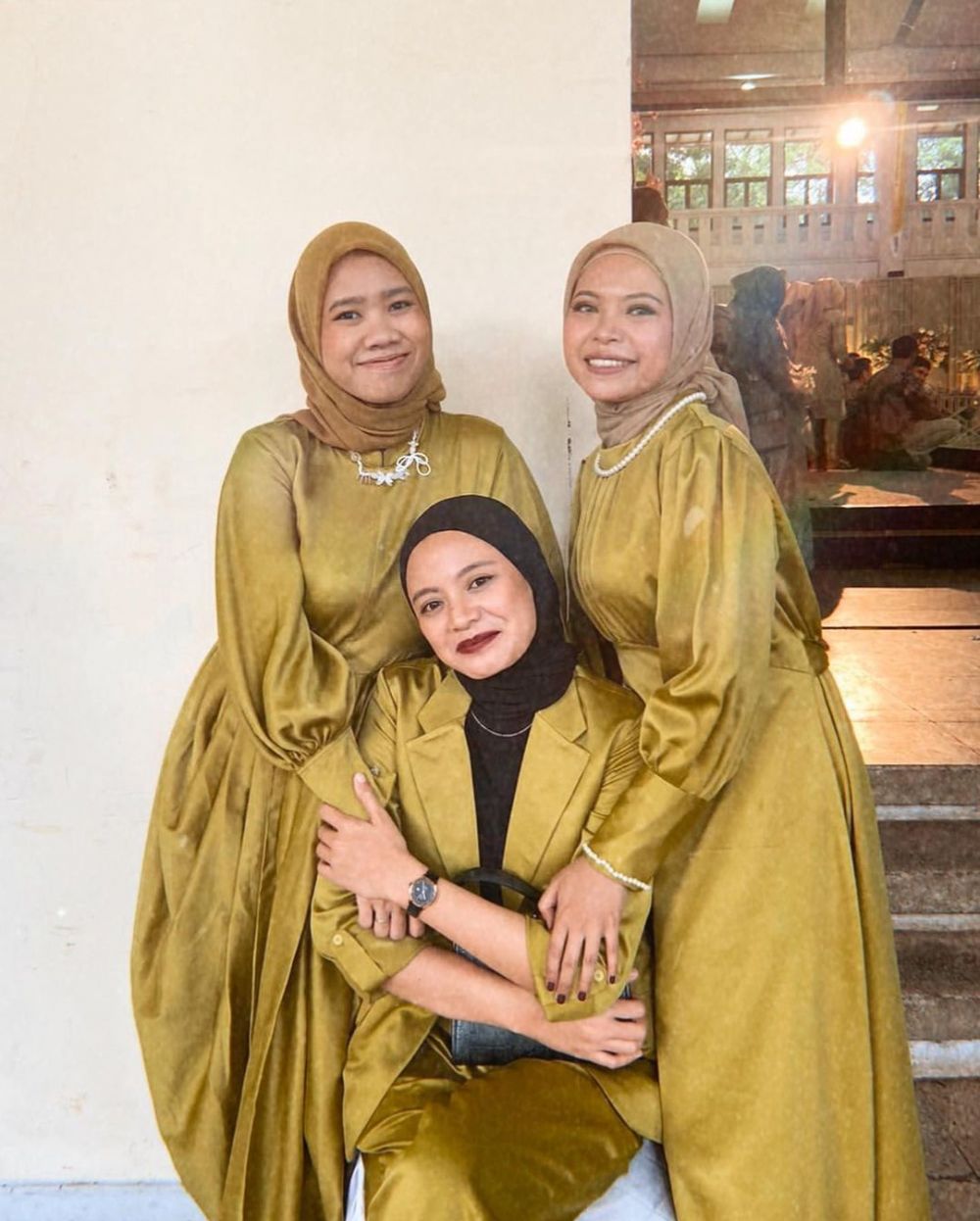 Vony Preman Pensiun jadi MUA berbagai sumber