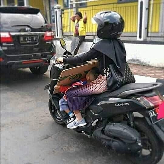 momen lucu emak anak belanja © berbagai sumber