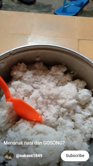 Cara simpel atasi bau pada nasi yang bagian bawahnya telanjur gosong usai dimasak di atas api kompor