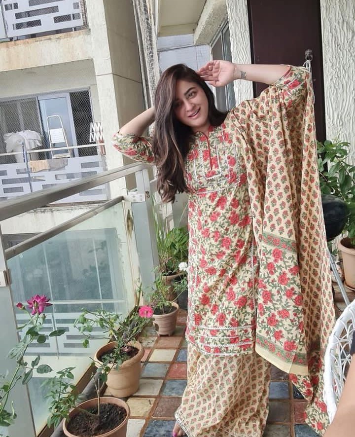 Tampil dekil di serial Nakusha, 11 gaya Mahhi Vij pakai baju sari di dunia nyata ini memesona