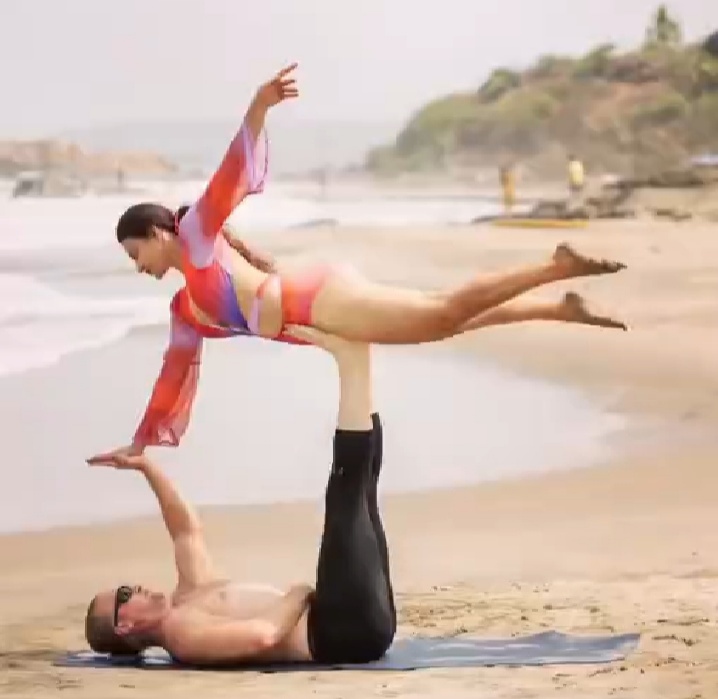 Pemeran Kalavathi 'Nakusha' ternyata seorang pelatih Yoga, intip 11 potret lincahnya saat olahraga