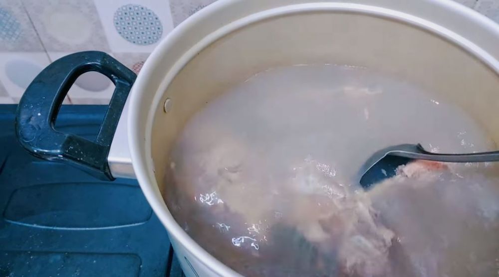 Cara merebus iga sapi agar cepat empuk dalam 12 menit tanpa presto