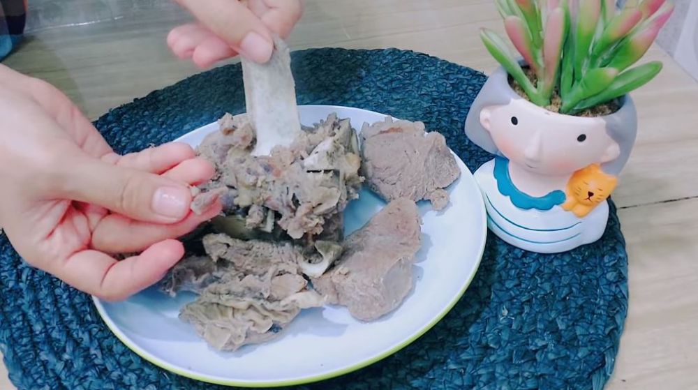 Cara merebus iga sapi agar cepat empuk dalam 12 menit tanpa presto