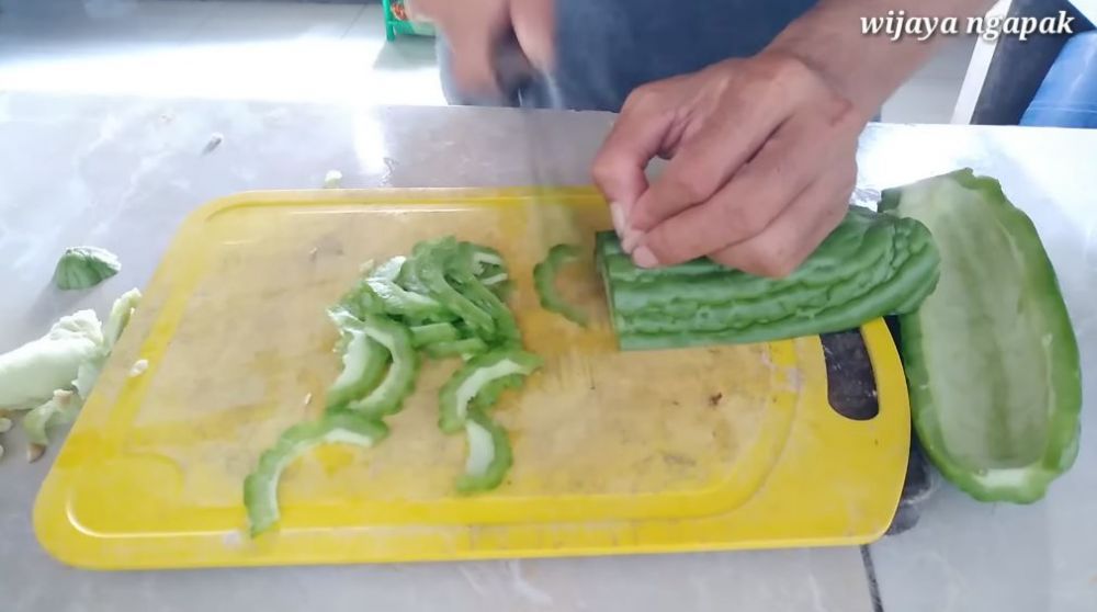 Tanpa direndam dan diremas garam, begini trik mengolah pare agar tak pahit