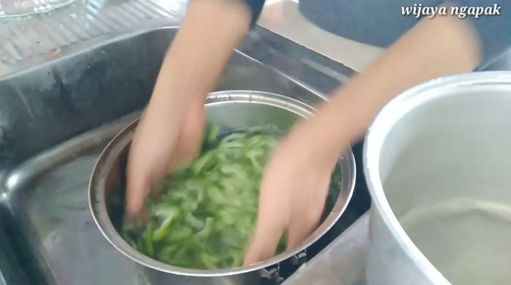 Tanpa direndam dan diremas garam, begini trik mengolah pare agar tak pahit
