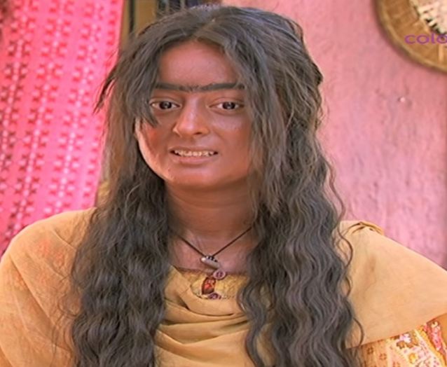 Manglingi pol jadi gadis dekil di Nakusha, 7 gaya Mahhi Vij di berbagai serial ini nggak kalah ikonik