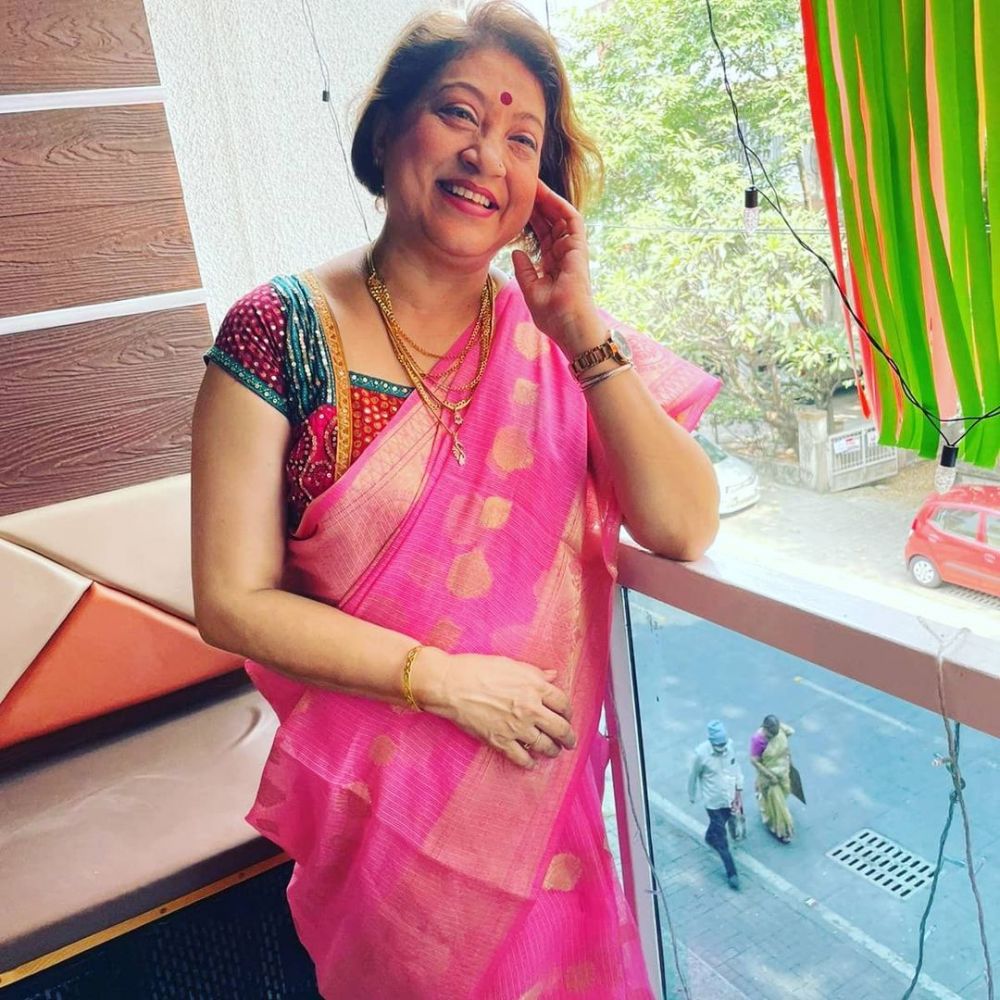 aktris Nakusha yang bergaya glamor © berbagai sumber