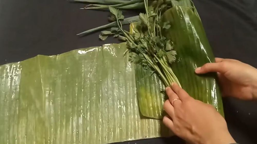Cara menyimpan daun bawang dan seledri agar awet berhari-hari tanpa kulkas