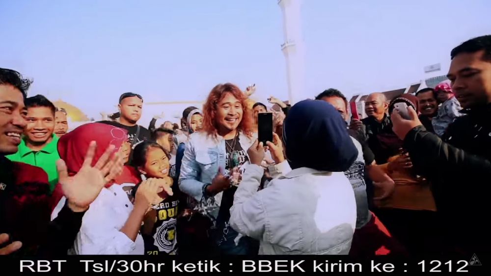 Mat Drajat Komar Preman Pensiun © berbagai sumber