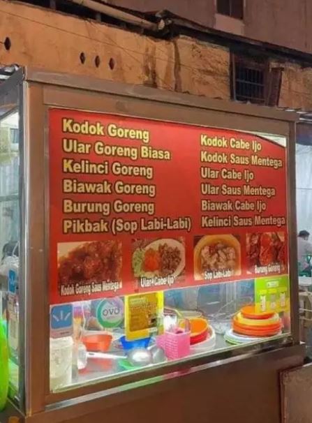 Tulisan nyeleneh di daftar harga makanan Berbagai sumber