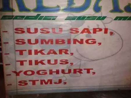 Tulisan nyeleneh di daftar harga makanan Berbagai sumber