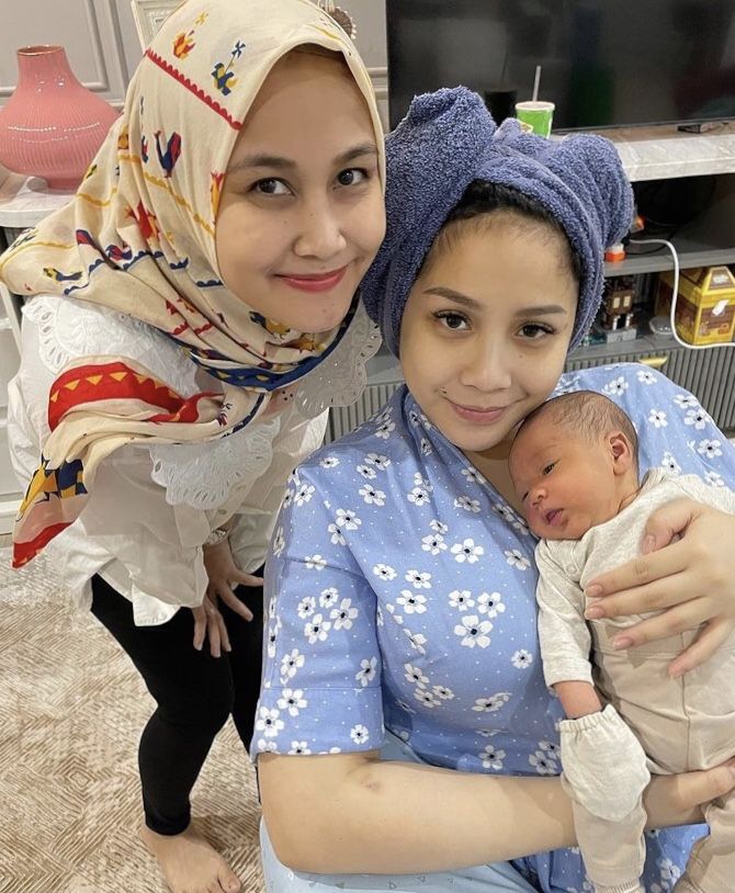 kebersamaan Nagita Slavina dan Mimi Bayuh © 2023 brilio.net