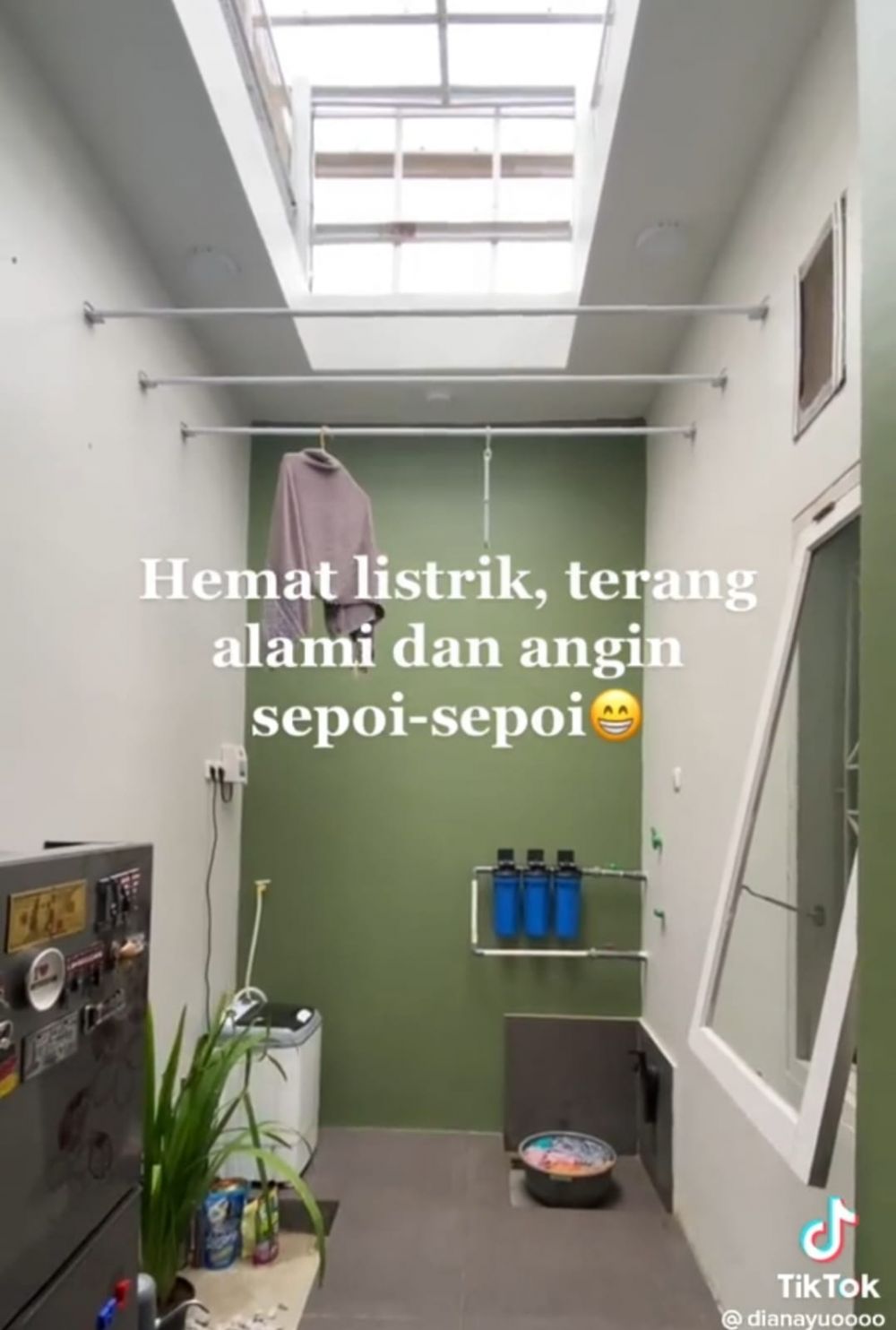 Transformasi dapur subsidi dimakeover bergaya semi-outdoor, manfaatkan meja bar terlihat modern estetik © TikTok Transformasi dapur subsidi dimakeover bergaya semi-outdoor, manfaatkan meja bar terlihat modern estetik © TikTok