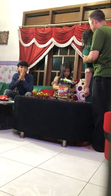momen nyesek pria pergoki pacarnya selingkuh TikTok