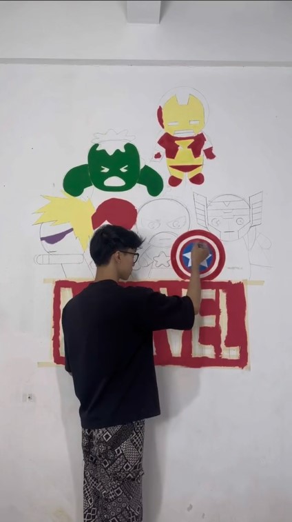 Pria makeover kamar kos tema Marvel © TikTok Pria makeover kamar kos tema Marvel © TikTok