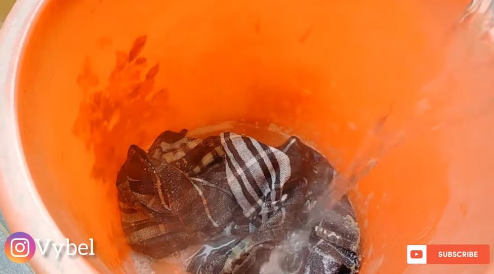 Cuma pakai dua bahan, ini cara cepat mencuci lap dapur yang berminyak dan penuh noda lemak