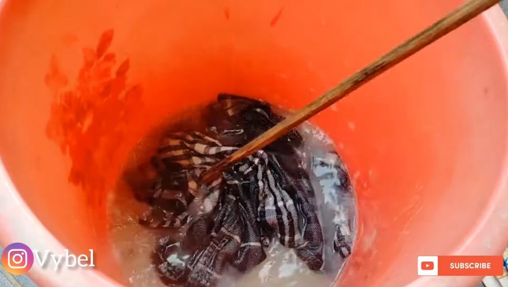 Cuma pakai dua bahan, ini cara cepat mencuci lap dapur yang berminyak dan penuh noda lemak