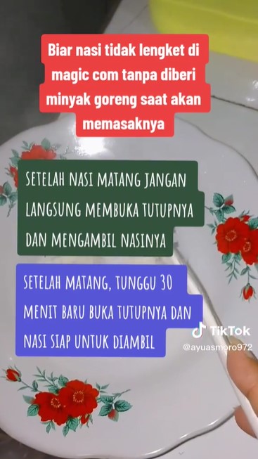 Bukan ditambah minyak atau jeruk nipis, ini trik menanak nasi agar tidak lengket di panci rice cooker