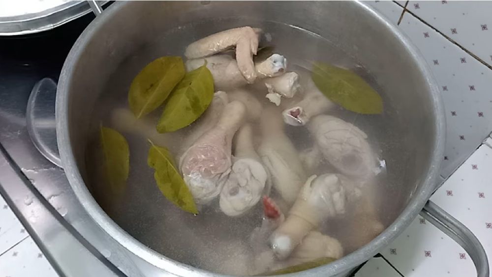 Jangan cuma dicuci, ini trik mengolah daging ayam supaya tidak bau amis