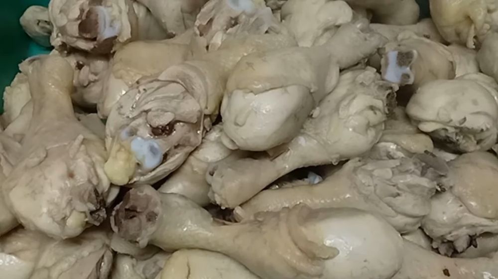 Jangan cuma dicuci, ini trik mengolah daging ayam supaya tidak bau amis