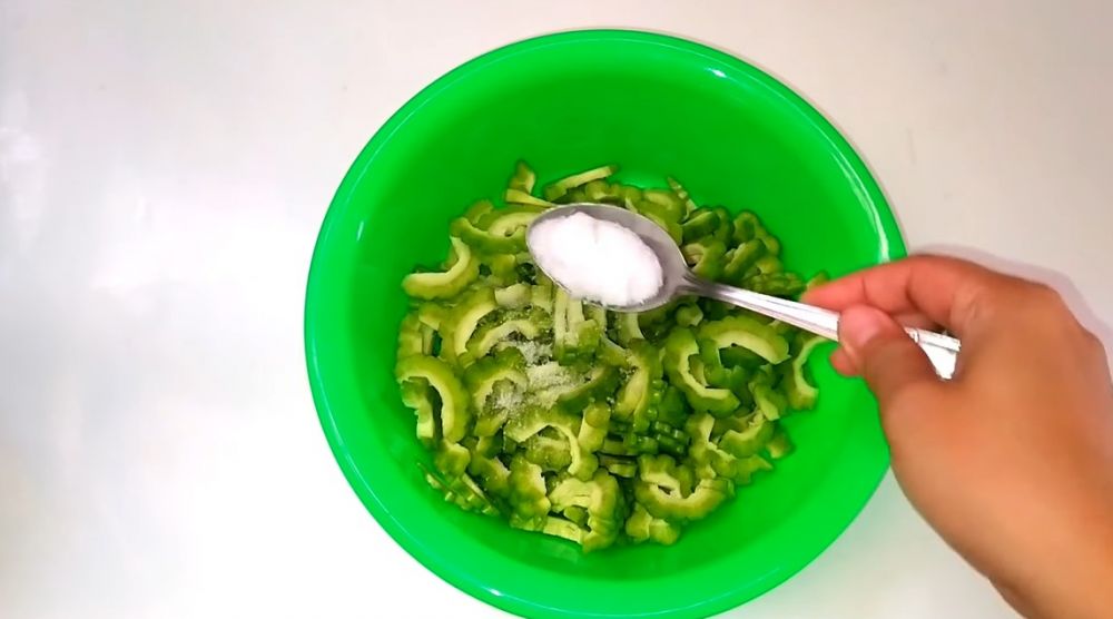 Trik agar pare tidak pahit dan warnanya tetap hijau saat dimasak, cukup tambah dua bahan dapur
