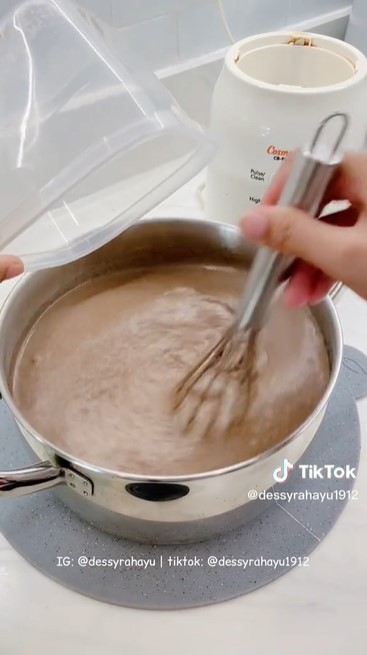 Trik mengolah puding agar teksturnya lebih lembut, cuma pakai satu bahan