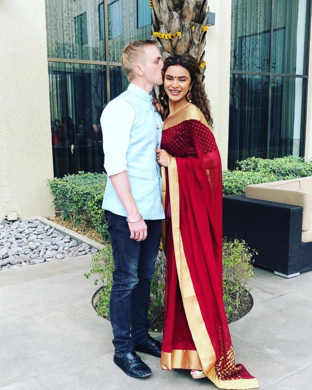 potret anggun saudara Dutta pakai baju sari © Instagram