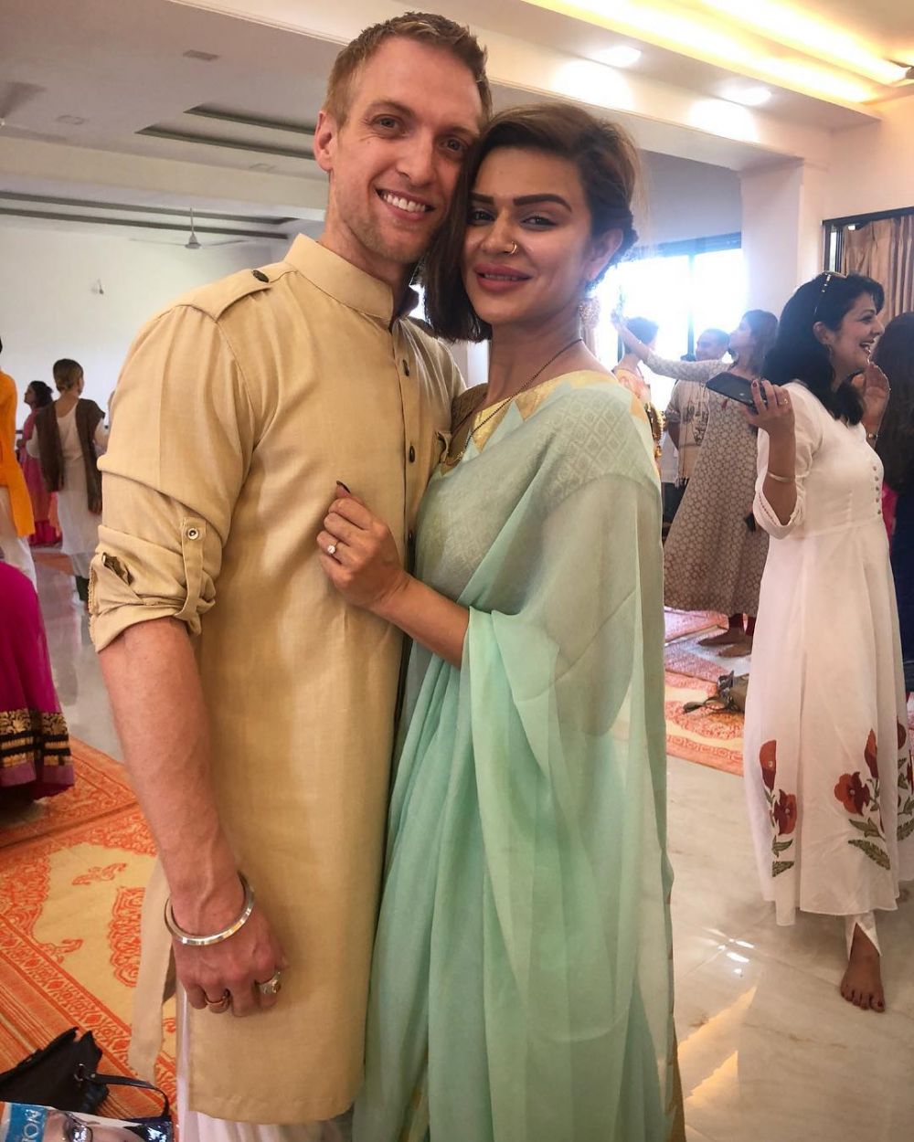 potret anggun saudara Dutta pakai baju sari © Instagram