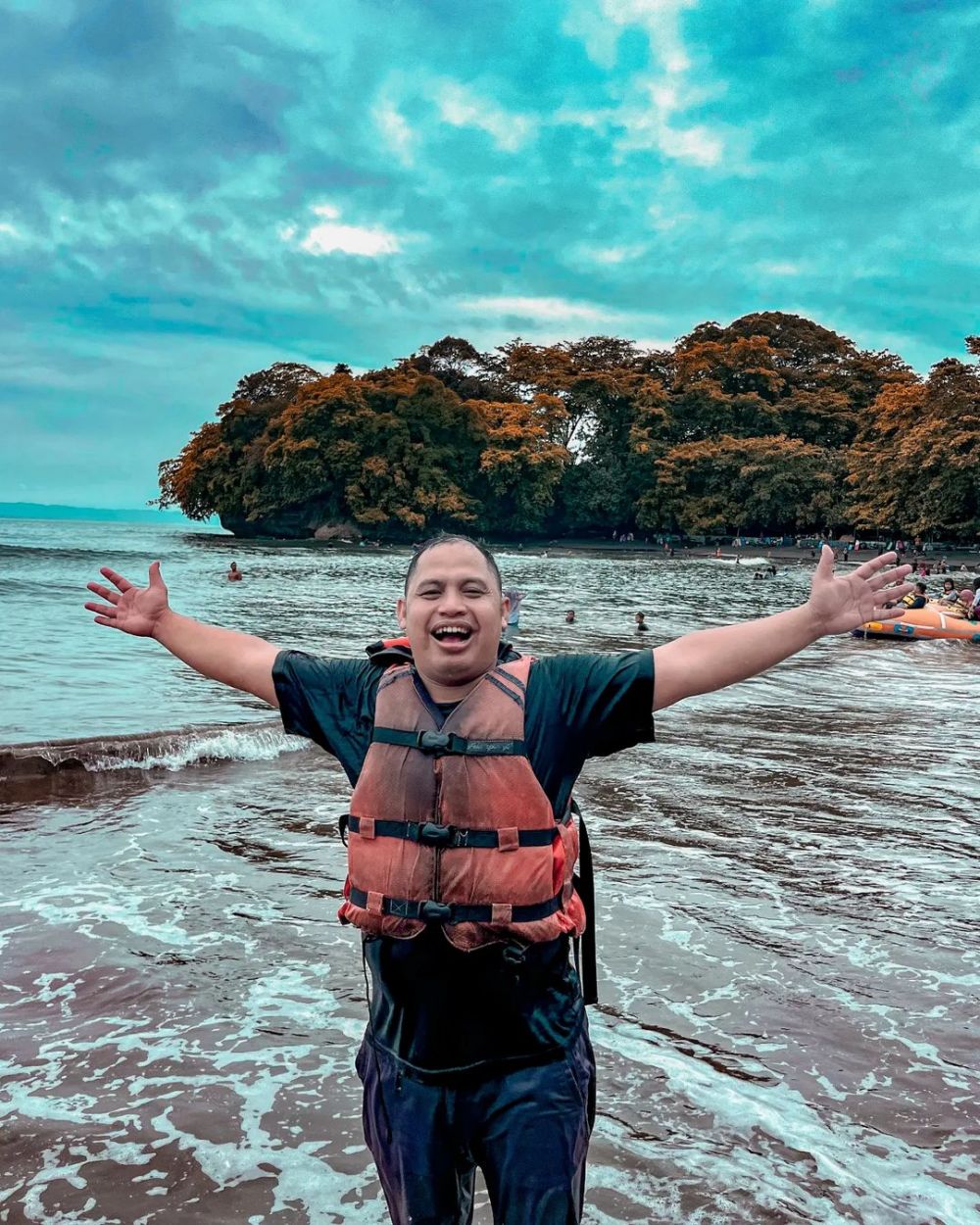 Achmad Safaat Gugum Preman Pensiun © berbagai sumber