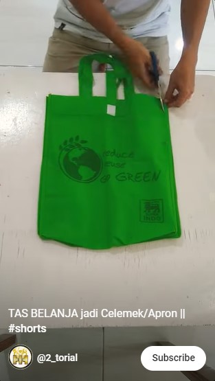 Tak perlu beli, begini cara bikin apron masak sendiri pakai bahan sederhana