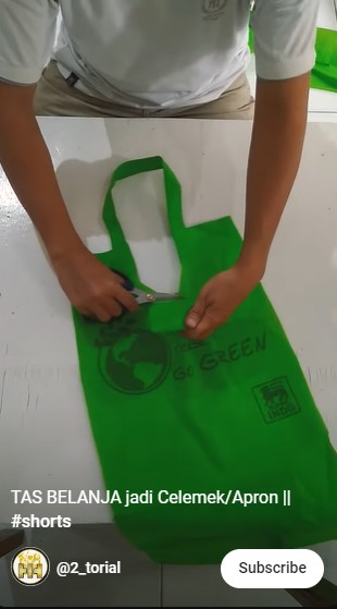 Tak perlu beli, begini cara bikin apron masak sendiri pakai bahan sederhana