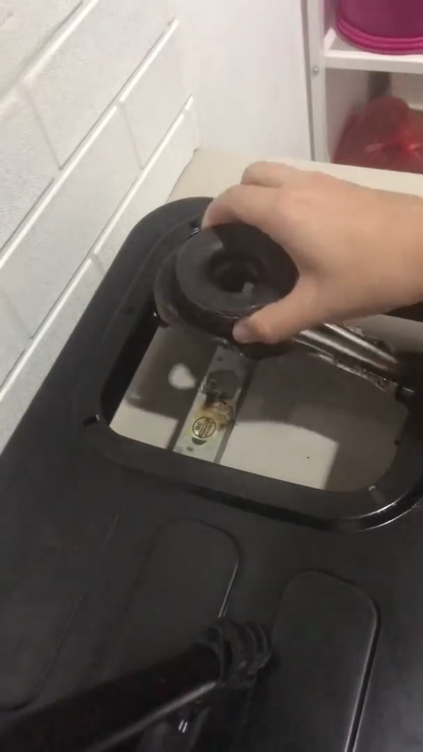 Cuma pakai 1 bahan dapur, ini cara sederhana bersihkan kerak di kompor gas