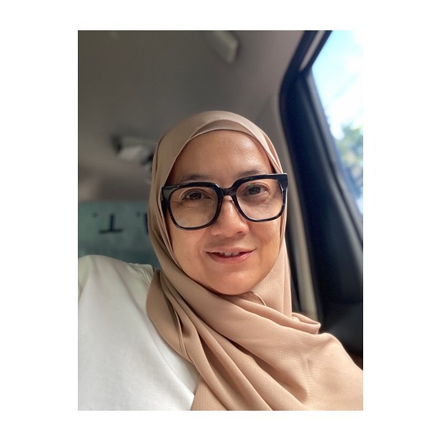 potret keseharian wanita di iklan kaus © instagram