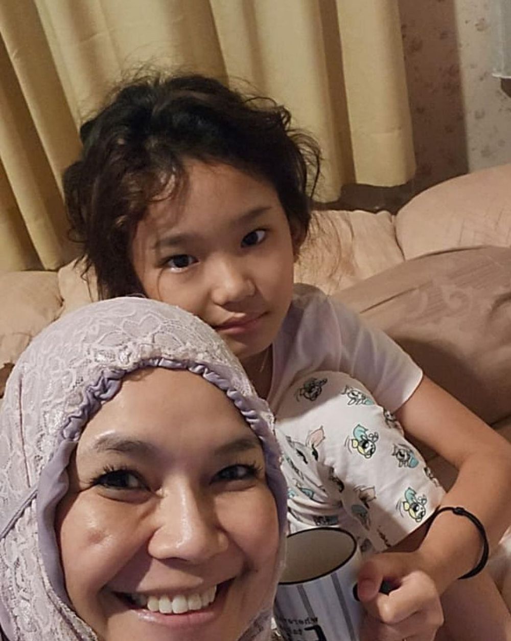 momen Ayu Ting Ting sahur sedikit © berbagai sumber