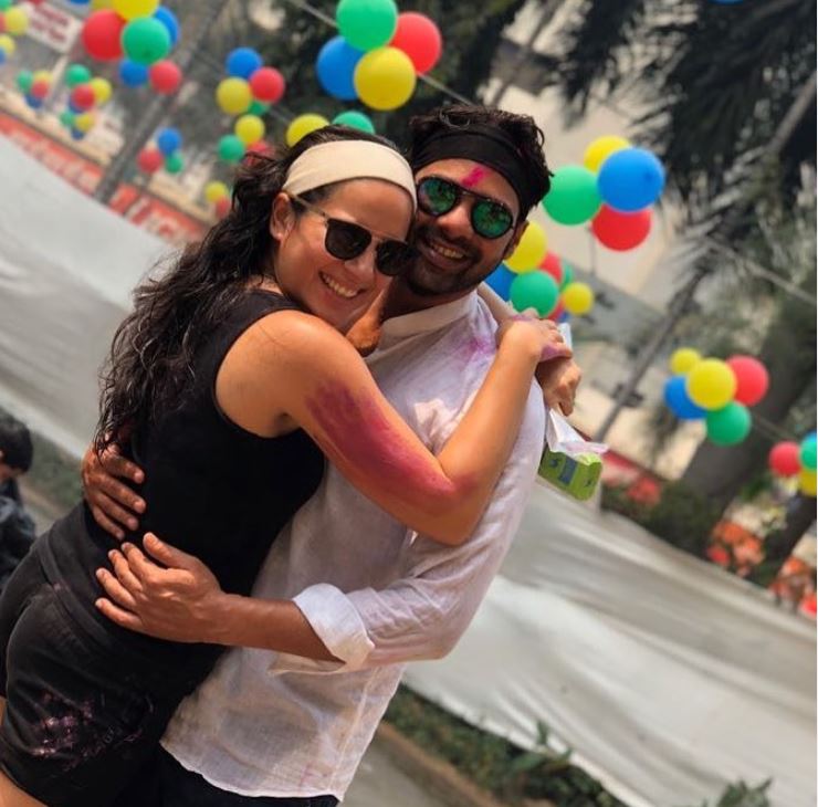 kemesraan Shabir Ahluwalia dengan pasangan asli © 2023 brilio.net kemesraan Shabir Ahluwalia dengan pasangan asli © 2023 brilio.net